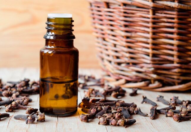 Aromatherapy Guide Favors Clove Bud Oil